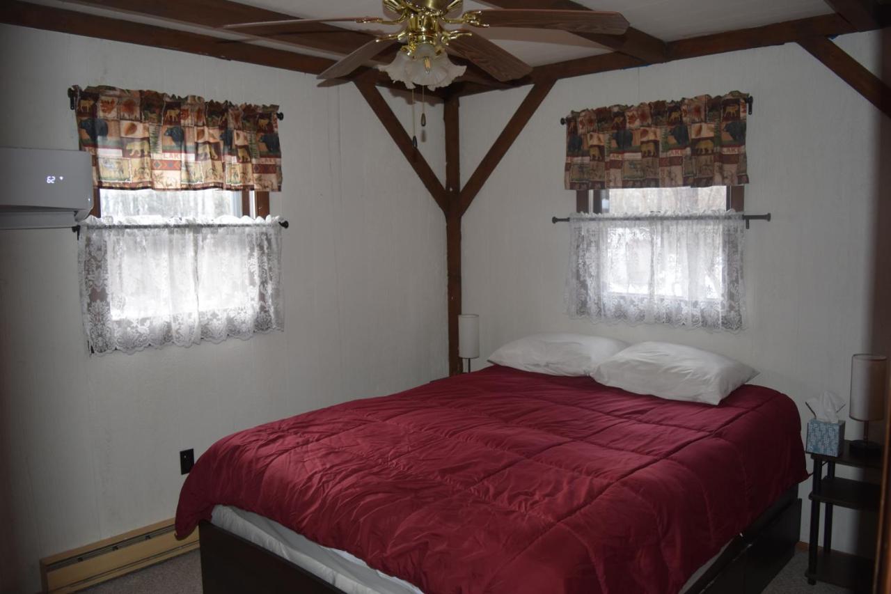 4 Bdr Harmony Mountaintop Chalet With Covered Deck Holiday home *